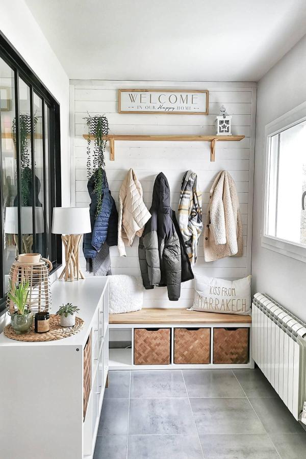 Woven basket storage bench from @livifamily with white KALLAX unit and wooden top.