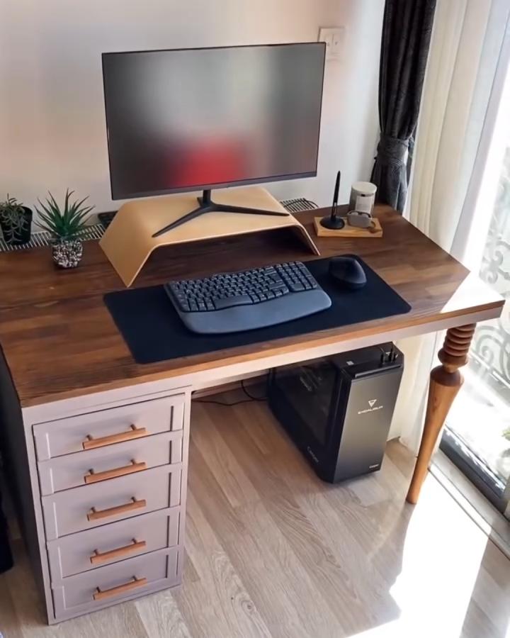 Leather handles on muted pink Ikea Alex drawers with wooden tabletop and legs from @palmdonusendekor. Cozy, stylish ikea alex desk hacks & ideas.