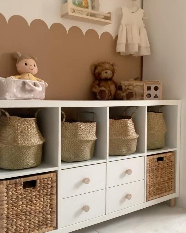 Natural woven baskets and white Ikea Kallax in a neutral child’s room from @neutral_newbuild showing ikea kallax styling ideas.