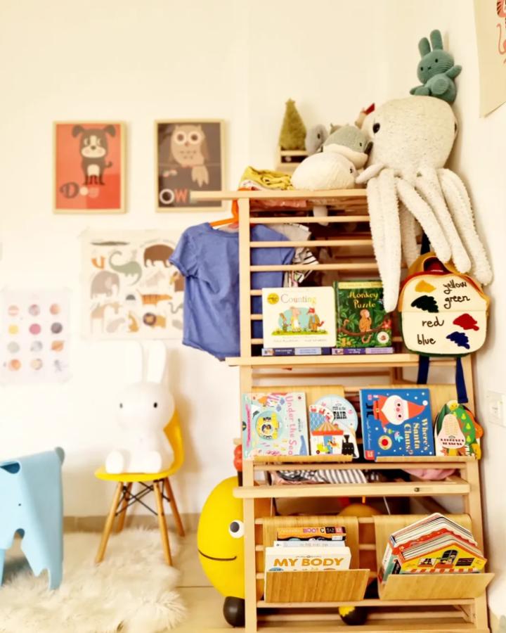 Light wood open shelving wardrobe with stuffed toys and bamboo storage bins from @oliver.dutch in a bright kids room ikea kids wardrobe ideas.
