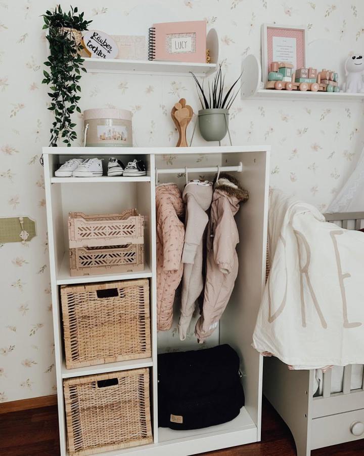Soft pastel and white coat storage with woven baskets in kid’s room from @madame_emchen. Cozy ikea kids wardrobe ideas.