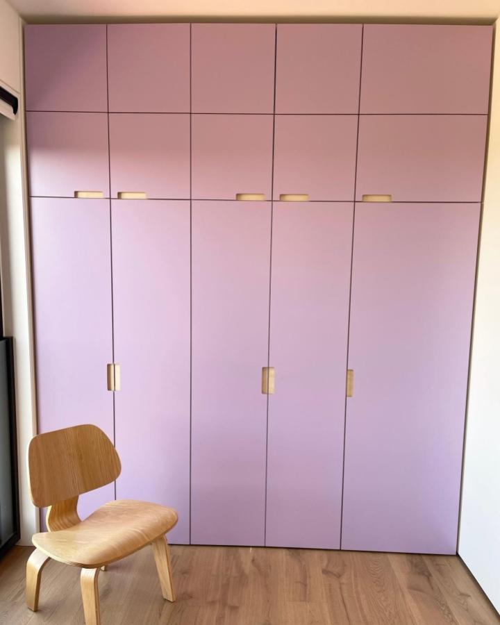 Lavender laminate wardrobe with natural wood handles and smooth finish in a small bedroom from @plykeakitchens showing ikea platsa hacks for small bedrooms.