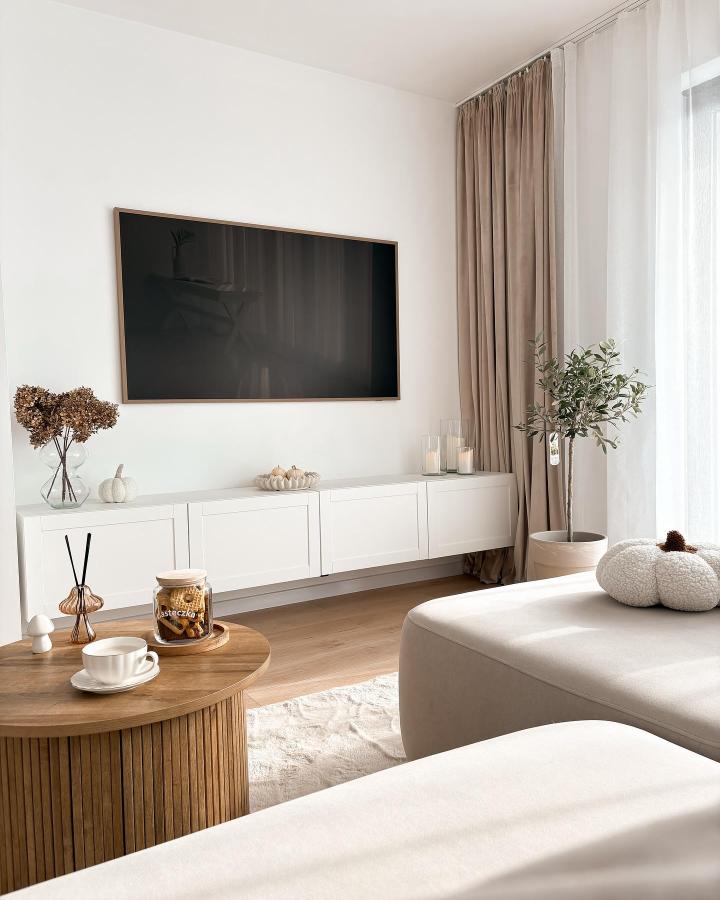 White floating ikea besta bench hack in modern living room by @oliwkowe.loove. Minimalist, sleek design with subtle natural accents.