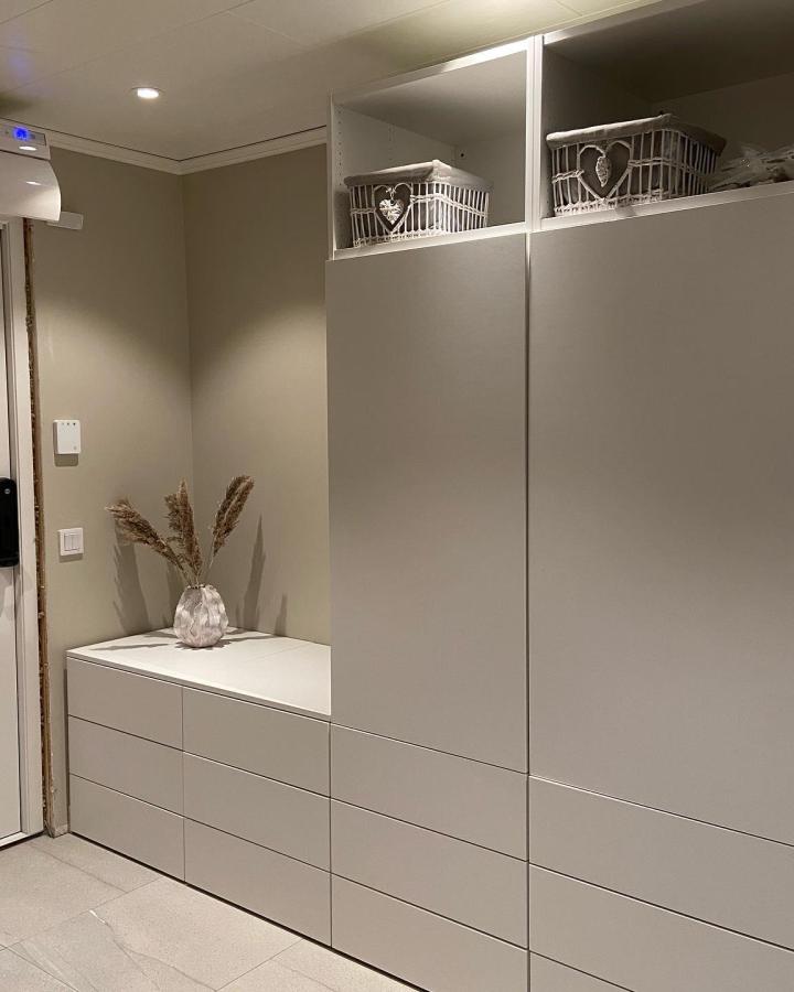 Beige matte platsa wardrobe with open top shelves and natural wicker baskets from @husetpahojden2021. Clean minimalist storage design.