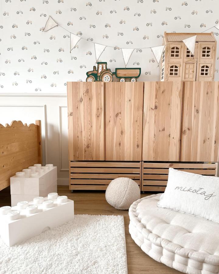 Natural pine wood kids room storage cabinet from @mamamikolaja_ with handcrafted doors and slatted drawers for extra storage.