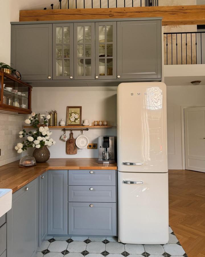 Grey IKEA BODBYN kitchen cabinets with wood worktop and cream retro fridge from @u_nas_po_staremu showing vintage-inspired kitchen remodel and clever storage ideas