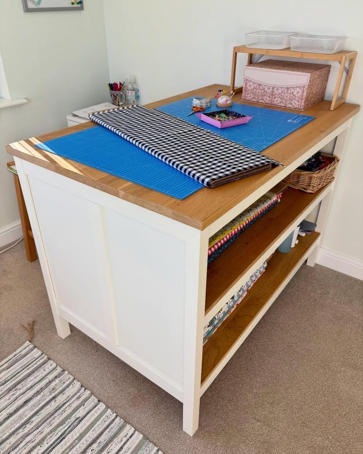 Natural wood and white Ikea Tornviken craft table from @bluebellcoast with fabric storage and cutting mat.