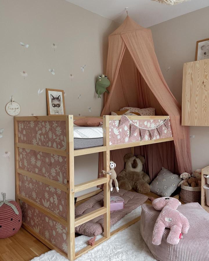 Blush Floral KURA Bed Nook from @duluvly. Hanging canopy, bunting, plush toys, and cozy accessories.