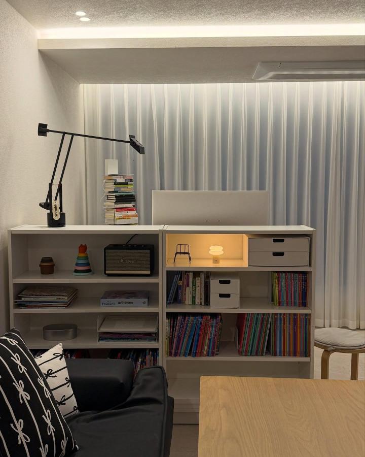 Gray modern ikea billy bookcase room divider ideas from @limited_haus. Open shelves separate living room and study.
