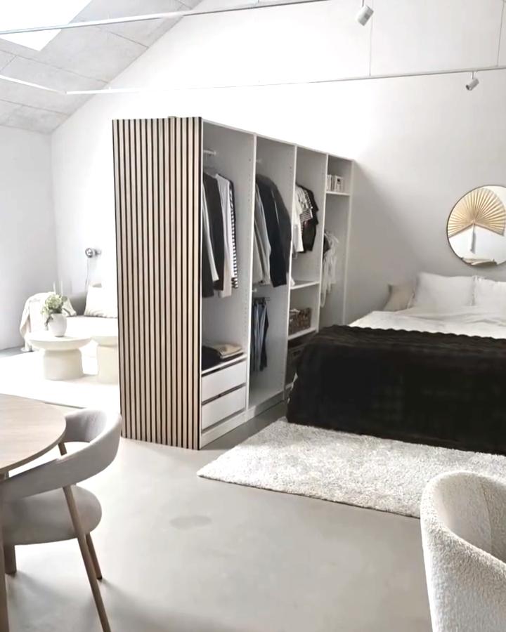 Slatted white IKEA PAX room divider from @pernilletangsgaard. Bright bedroom with open storage and warm wood battens.