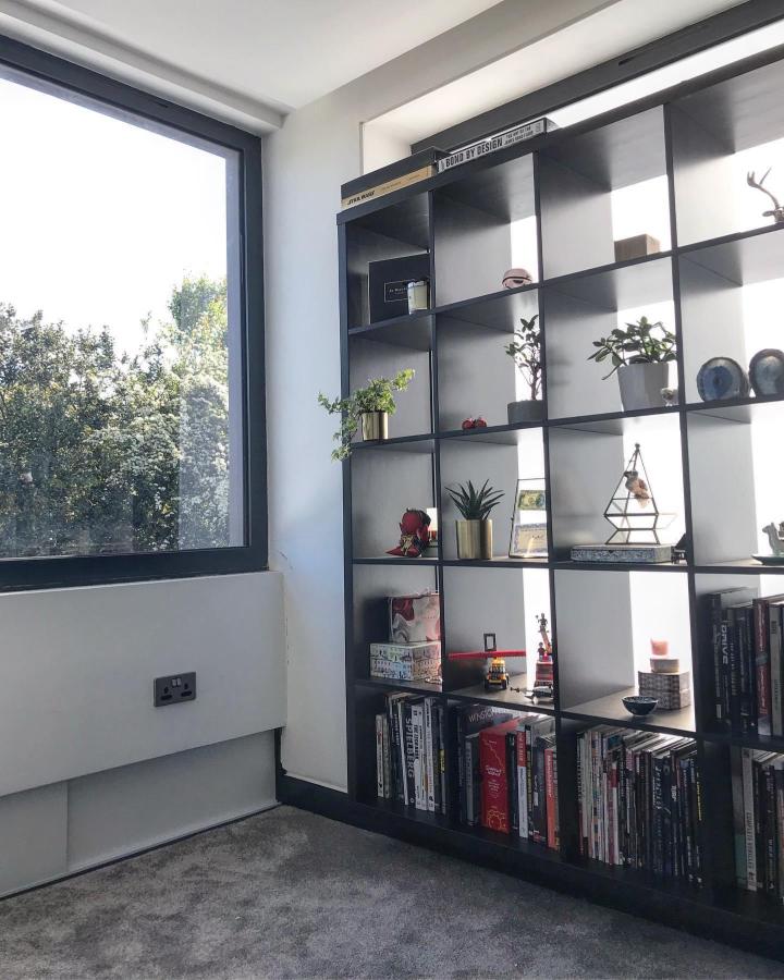 Black KALLAX open shelving room divider from @ryinhomesweethome. ikea room divider ideas for small spaces with plants and books.