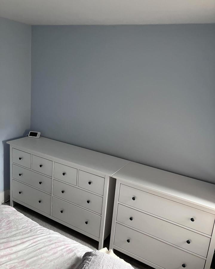 Soft white HEMNES bedroom dressers from @horror_house_victorian. Twin storage units maximize a compact room.